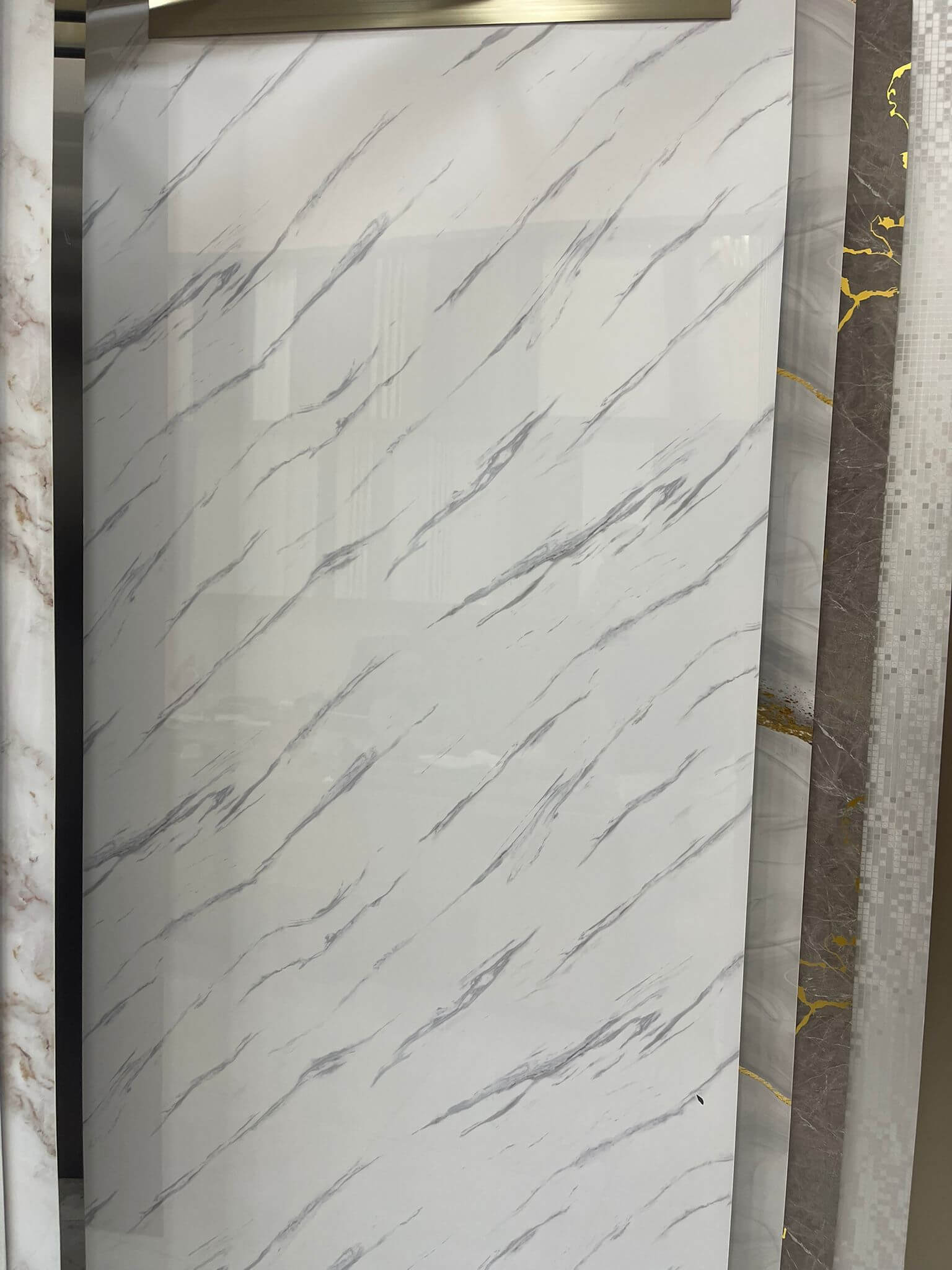 Bianco Vena 244x122 cm 2.8 mm beyaz PVC mermer duvar paneli levha görünümü